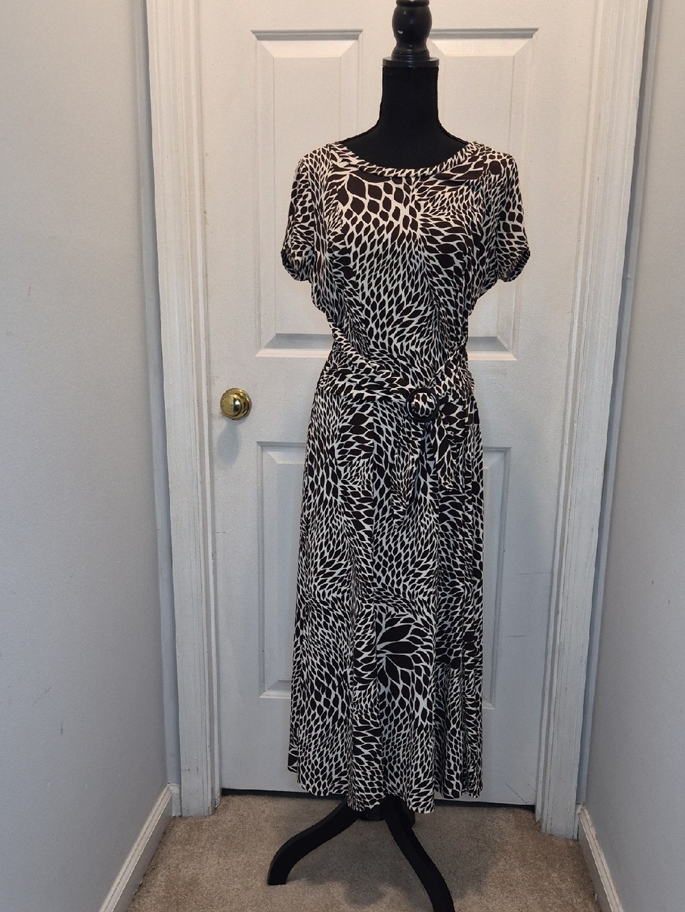 D30- Women's Brown & White Patterned Belted Midi Dress - sz 12